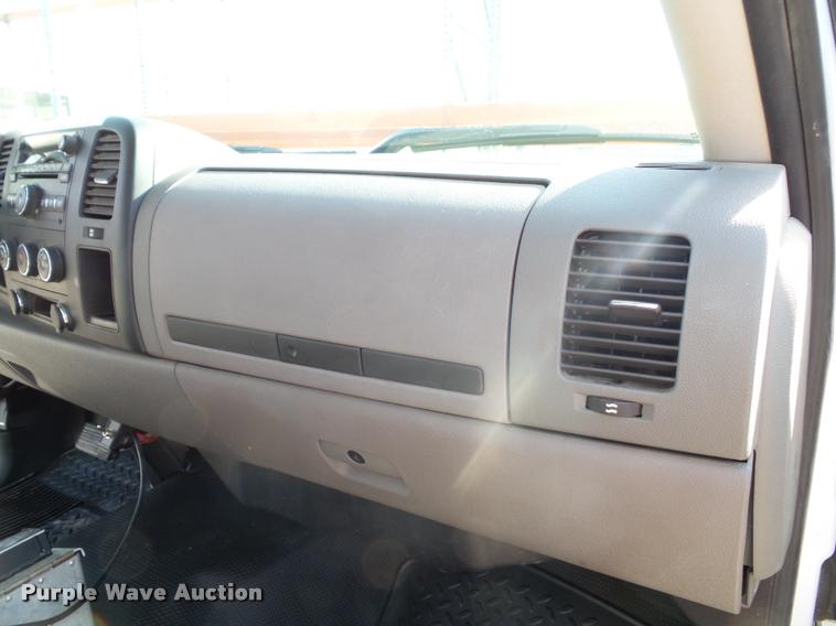 image for item DA3820 2008 Chevrolet Silverado 3500HD utility truck