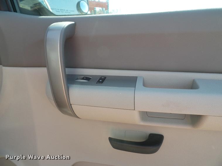 image for item DA3820 2008 Chevrolet Silverado 3500HD utility truck