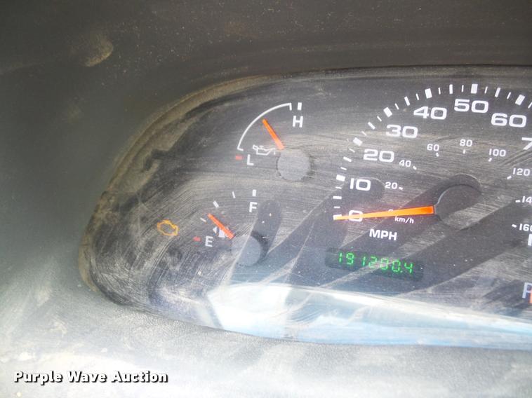 image for item DA3845 2002 Ford F350 Super Duty pickup truck