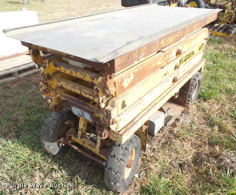 image for item DA3849 Up Right Tiger scissor lift