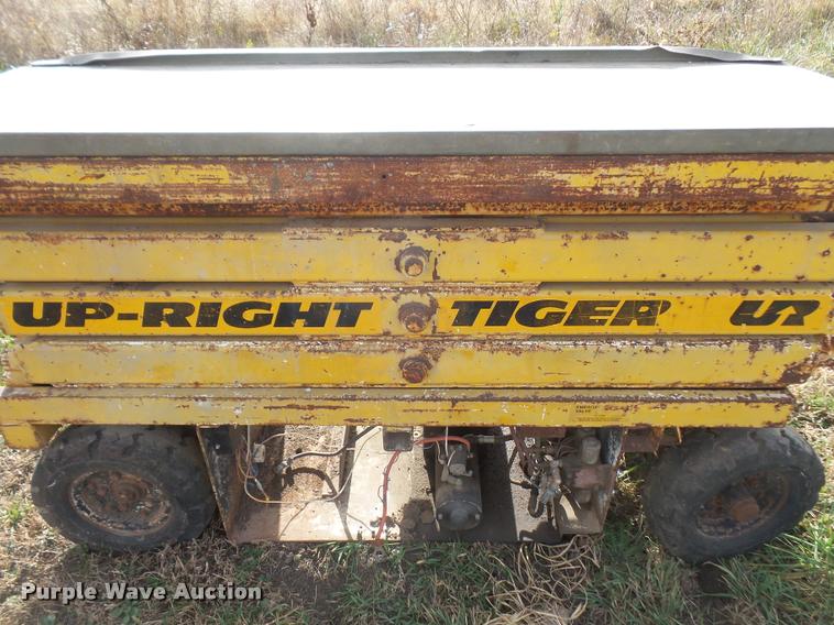 image for item DA3849 Up Right Tiger scissor lift