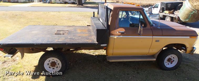 image for item DA4747 1974 Ford F250 flatbed pickup truck