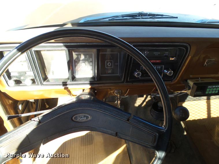 image for item DA4747 1974 Ford F250 flatbed pickup truck