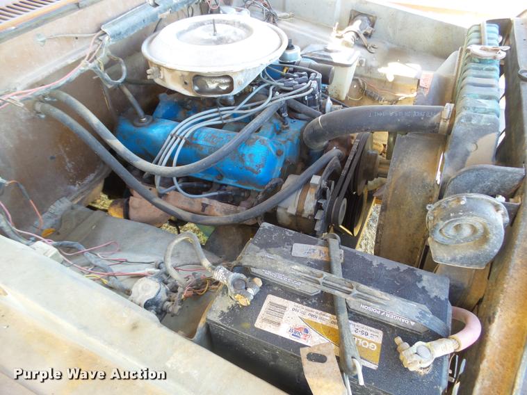 image for item DA4747 1974 Ford F250 flatbed pickup truck