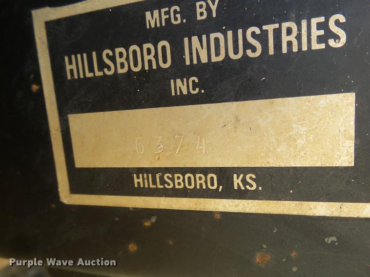 image for item DA4747 1974 Ford F250 flatbed pickup truck