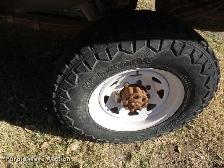 image for item DA4747 1974 Ford F250 flatbed pickup truck