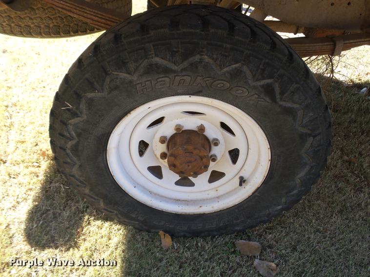 image for item DA4747 1974 Ford F250 flatbed pickup truck