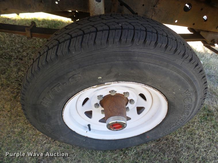 image for item DA4747 1974 Ford F250 flatbed pickup truck