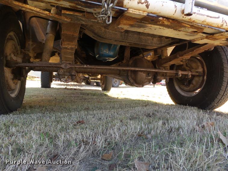 image for item DA4747 1974 Ford F250 flatbed pickup truck