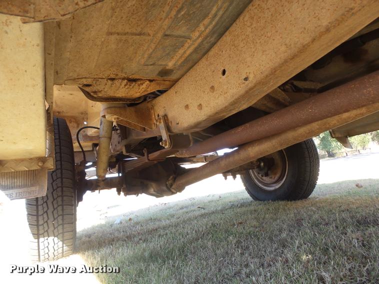 image for item DA4747 1974 Ford F250 flatbed pickup truck