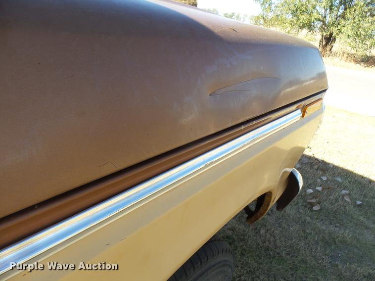 image for item DA4747 1974 Ford F250 flatbed pickup truck