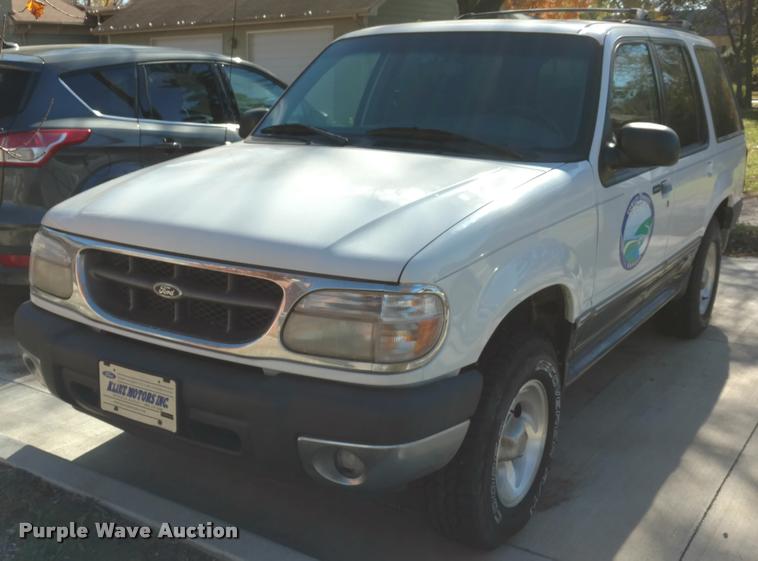 image for item DB0764 2001 Ford Explorer XLT SUV