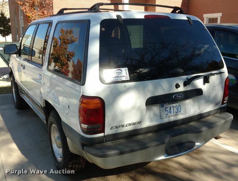 image for item DB0764 2001 Ford Explorer XLT SUV