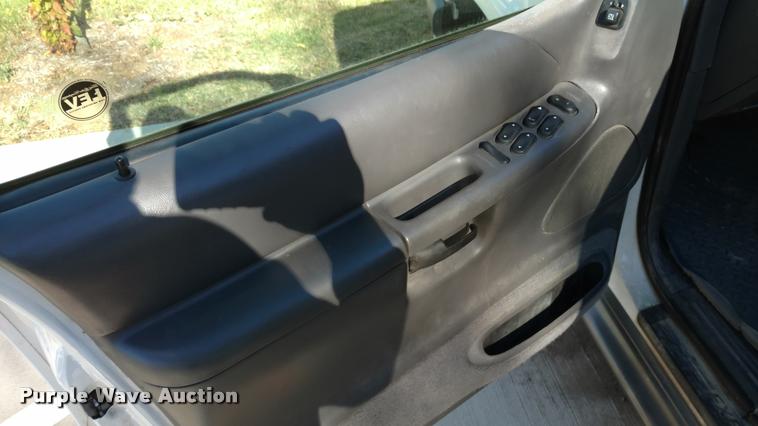 image for item DB0764 2001 Ford Explorer XLT SUV