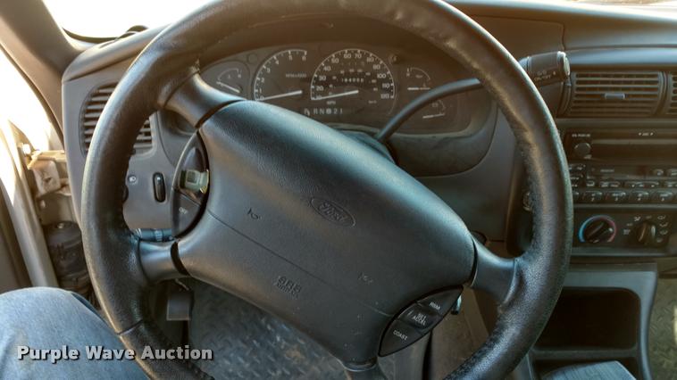 image for item DB0764 2001 Ford Explorer XLT SUV