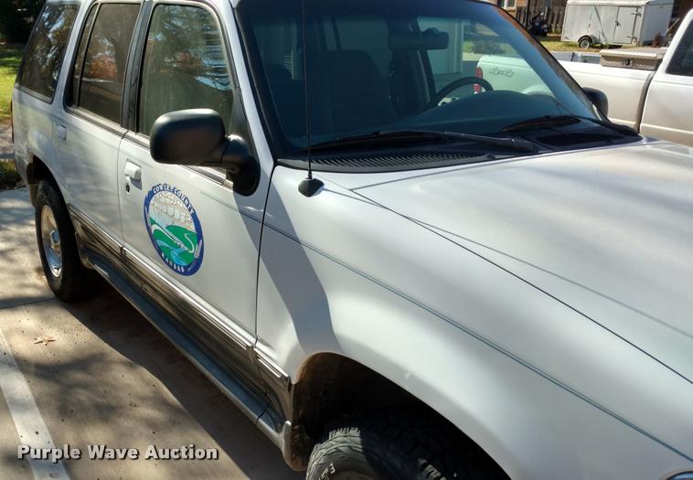 image for item DB0764 2001 Ford Explorer XLT SUV