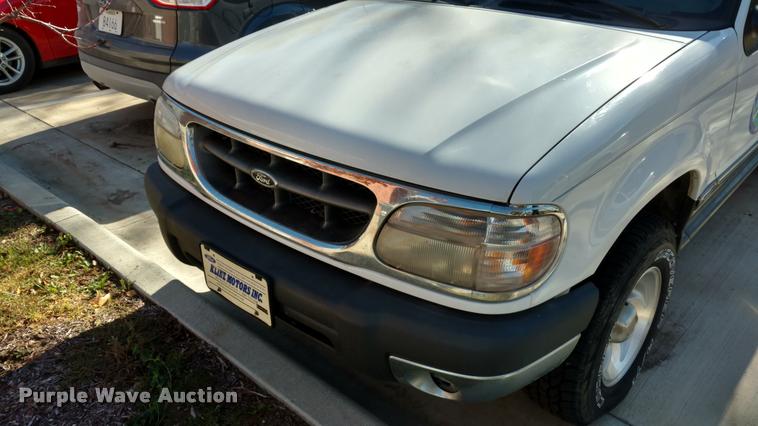 image for item DB0764 2001 Ford Explorer XLT SUV