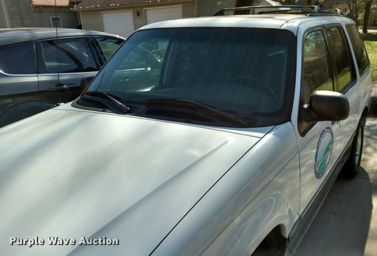 image for item DB0764 2001 Ford Explorer XLT SUV