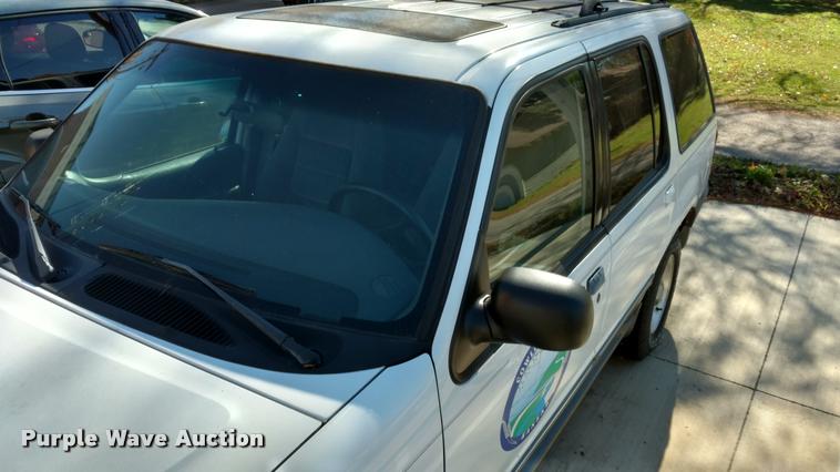 image for item DB0764 2001 Ford Explorer XLT SUV