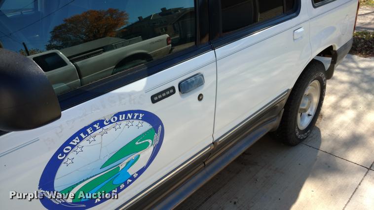 image for item DB0764 2001 Ford Explorer XLT SUV