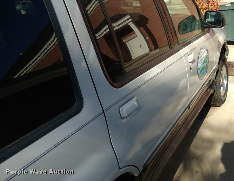 image for item DB0764 2001 Ford Explorer XLT SUV