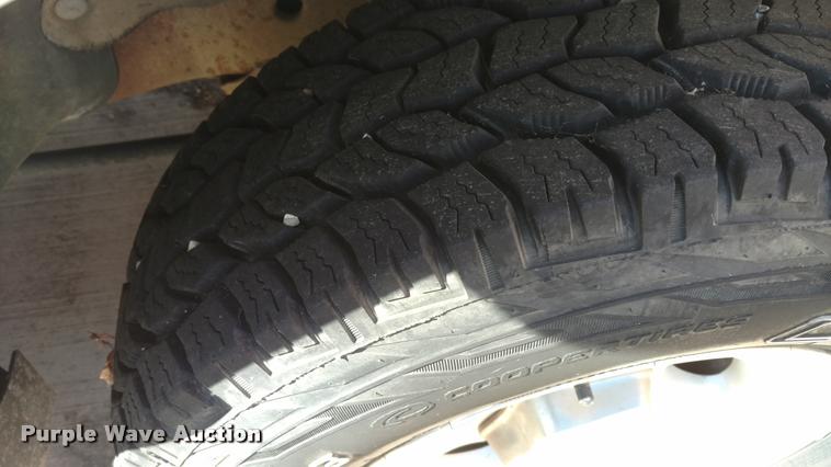 image for item DB0764 2001 Ford Explorer XLT SUV