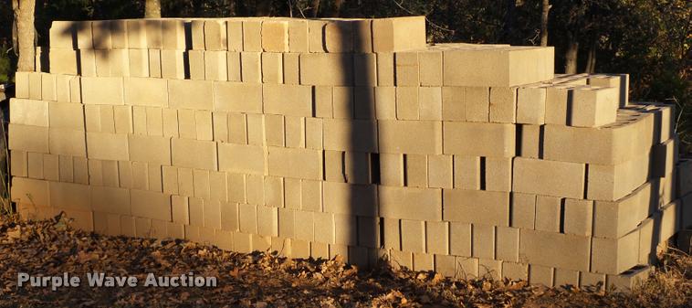 image for item DB4591 Approximately 700 cinder blocks