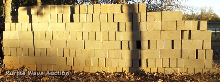 image for item DB4591 Approximately 700 cinder blocks