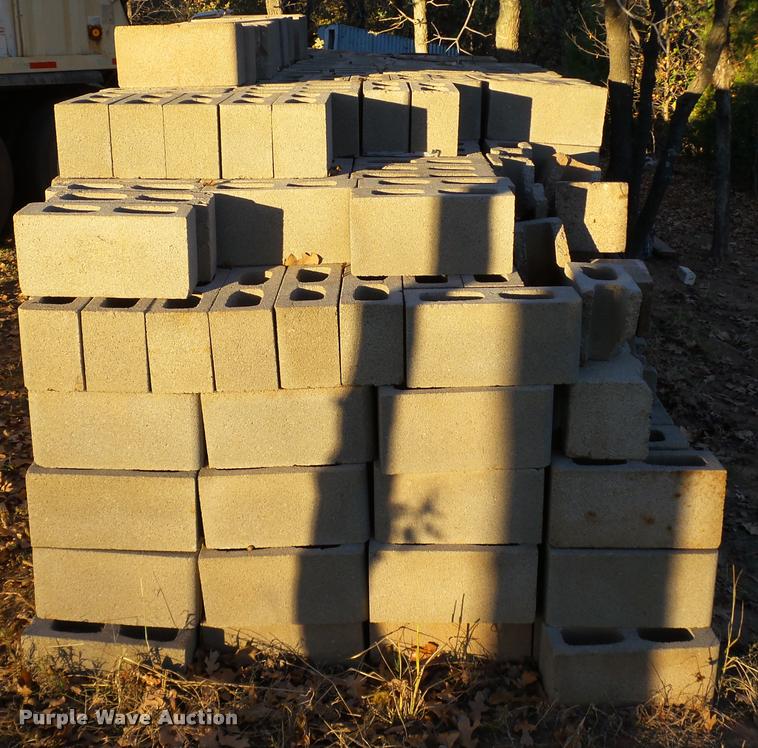 image for item DB4591 Approximately 700 cinder blocks
