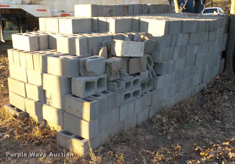 image for item DB4591 Approximately 700 cinder blocks