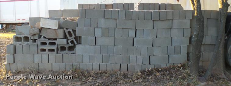 image for item DB4591 Approximately 700 cinder blocks