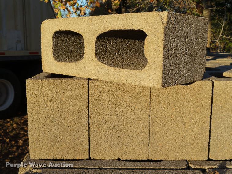 image for item DB4591 Approximately 700 cinder blocks