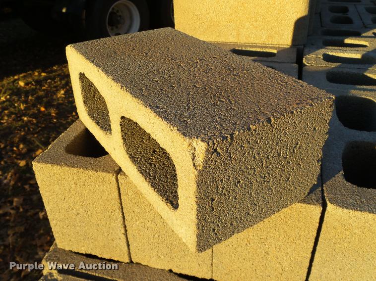 image for item DB4591 Approximately 700 cinder blocks