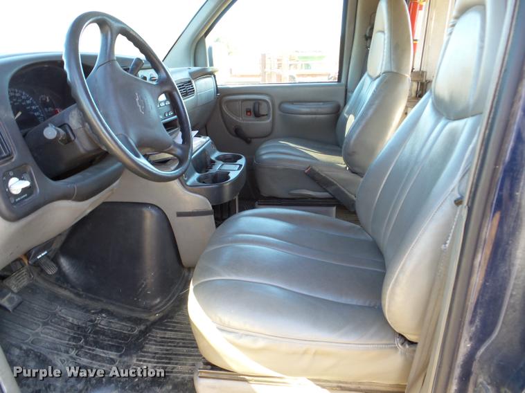image for item DB5255 2001 Chevrolet Express 3500 delivery van