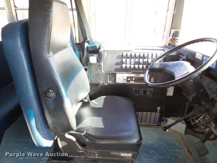 image for item DB5266 1999 International 3800 Thomas school bus