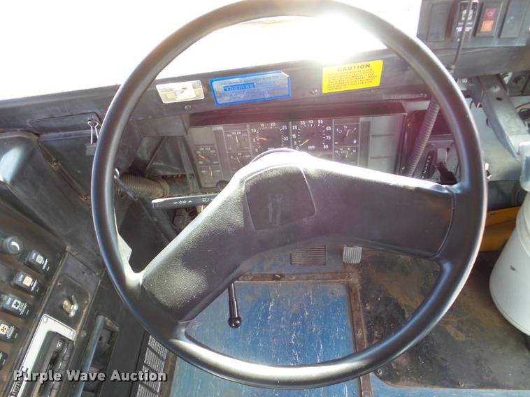 image for item DB5266 1999 International 3800 Thomas school bus