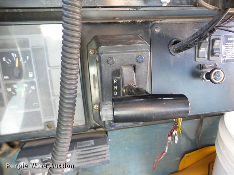 image for item DB5266 1999 International 3800 Thomas school bus