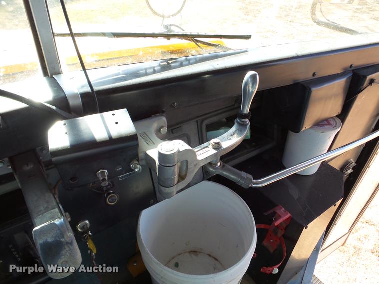 image for item DB5266 1999 International 3800 Thomas school bus