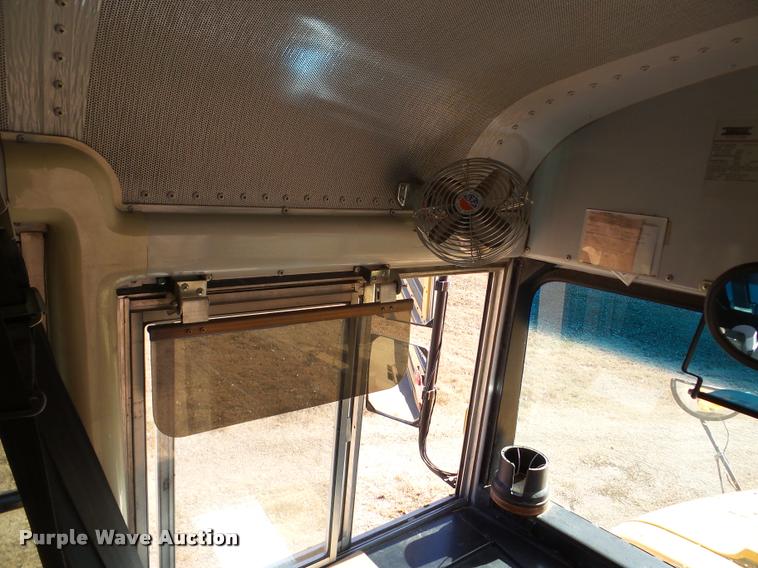 image for item DB5266 1999 International 3800 Thomas school bus