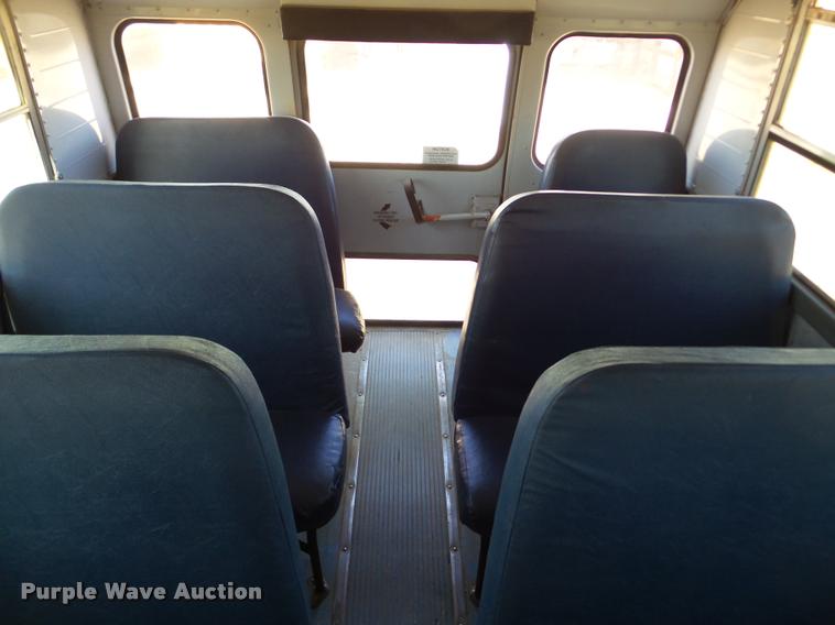 image for item DB5266 1999 International 3800 Thomas school bus