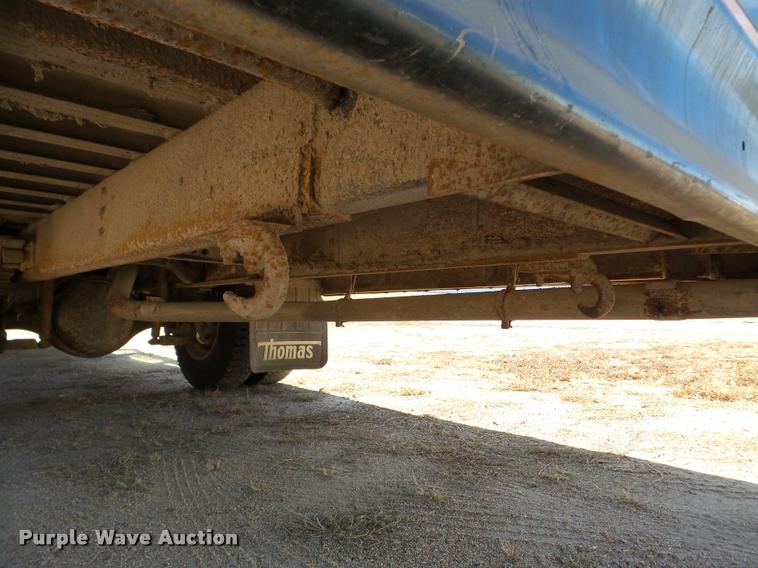 image for item DB5266 1999 International 3800 Thomas school bus