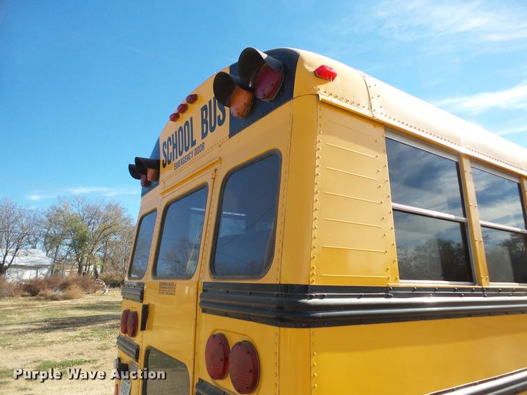 image for item DB5266 1999 International 3800 Thomas school bus
