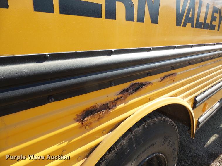 image for item DB5266 1999 International 3800 Thomas school bus