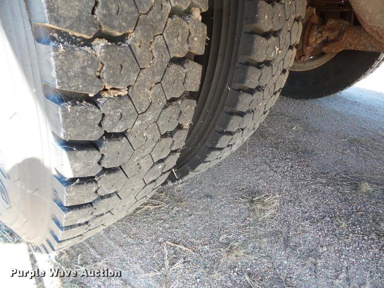 image for item DB5266 1999 International 3800 Thomas school bus