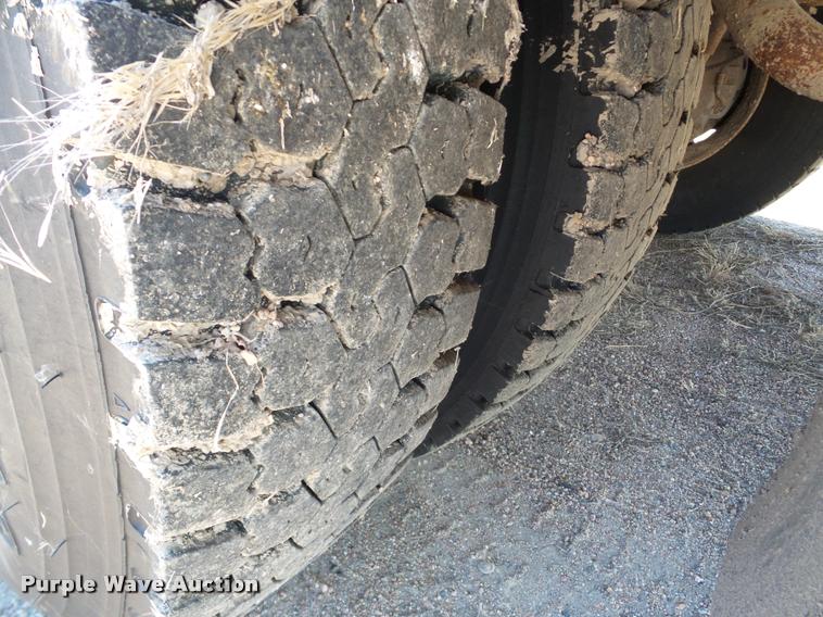 image for item DB5266 1999 International 3800 Thomas school bus