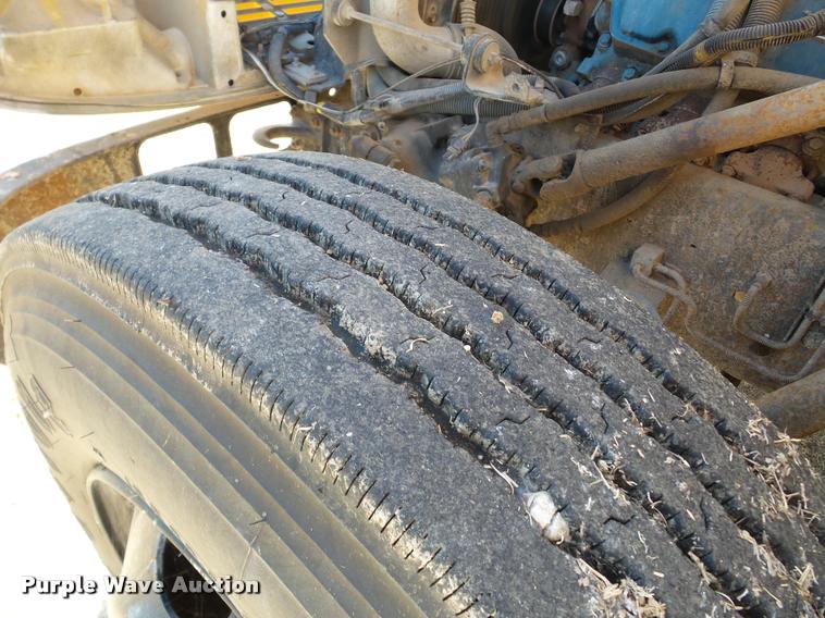 image for item DB5266 1999 International 3800 Thomas school bus