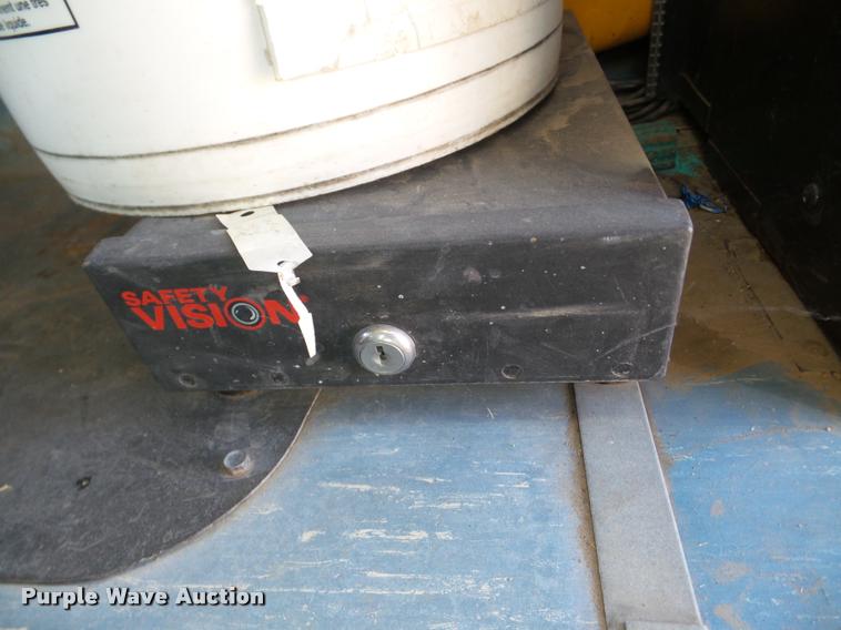 image for item DB5266 1999 International 3800 Thomas school bus