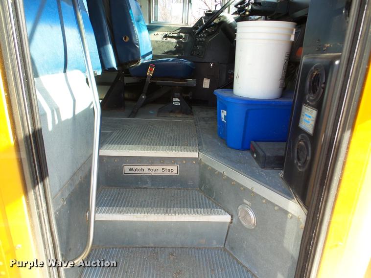 image for item DB5267 2001 International 3800 Blue Bird school bus