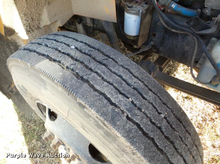 image for item DB5267 2001 International 3800 Blue Bird school bus