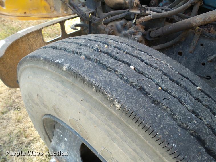 image for item DB5267 2001 International 3800 Blue Bird school bus